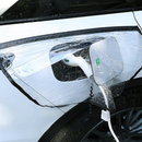 🚗 50% dto. Cubierta magnética impermeable para puerto de carga de coche eléctrico – sella contra lluvia, nieve y polvo, diseño transparente y fijación con imán y velcro. ¡4 colores! ✨🔋